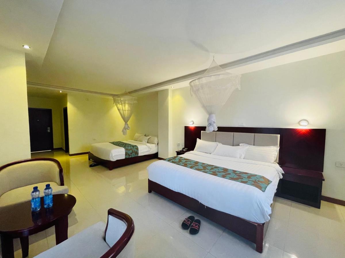 Winn Hotel - Bahyr Dar Zewnętrze zdjęcie